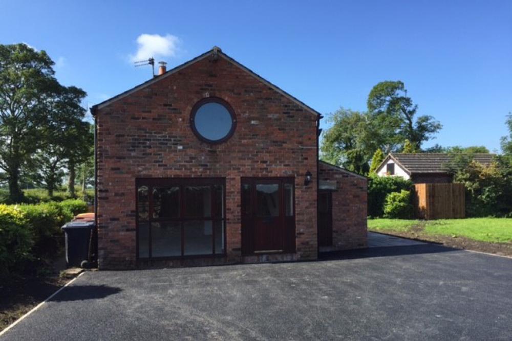 (SOLD) Detached Barn Conversion, Eaves Gallery Main Photo